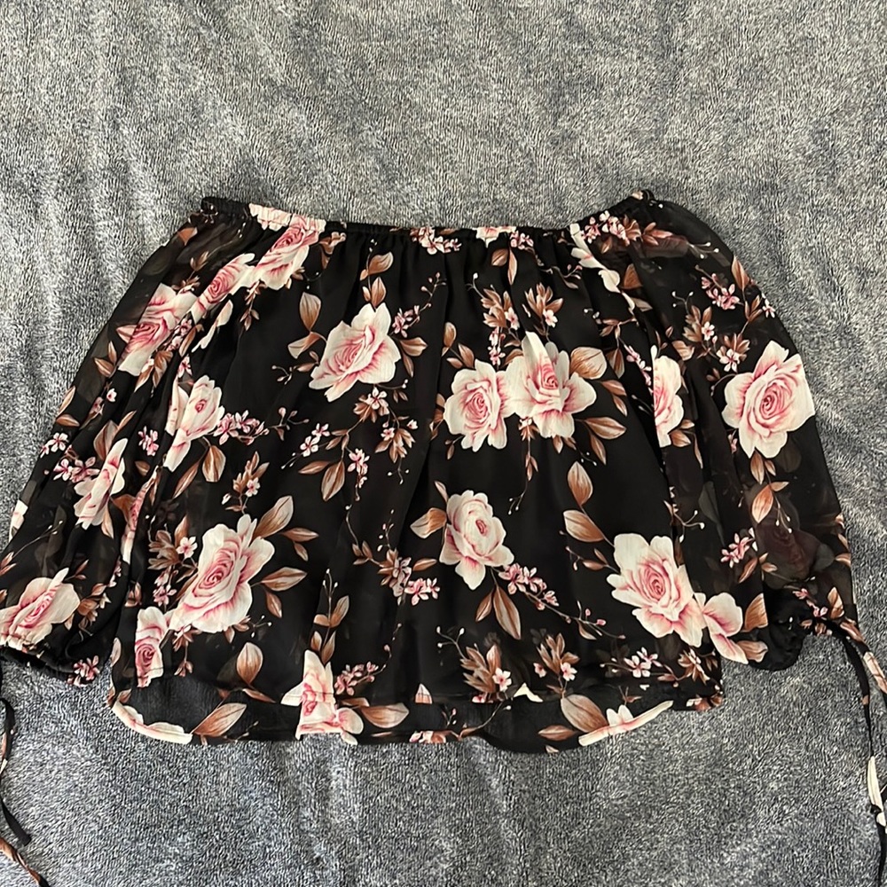 American eagle M off the shoulder half sleeve shear top
